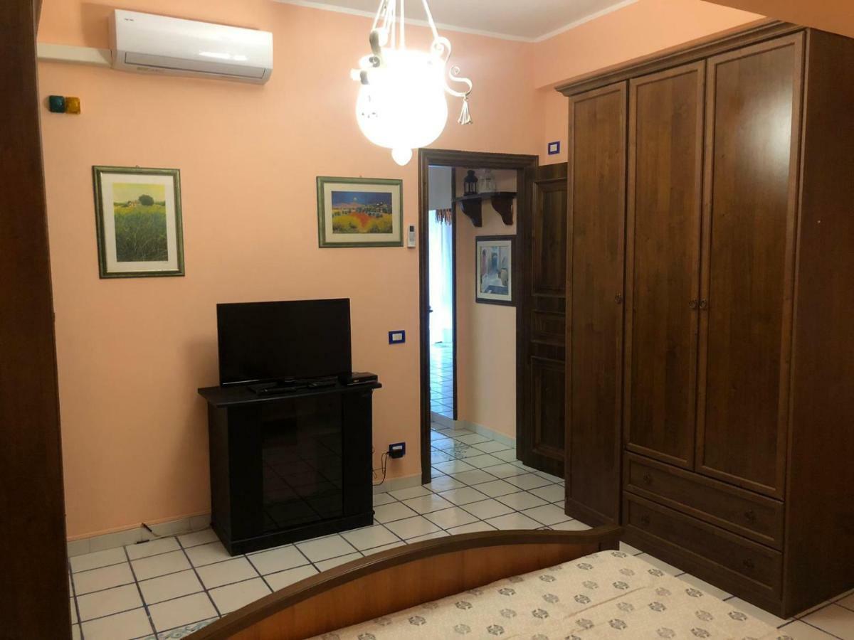 Chloe'S Apartment Acireale Kültér fotó